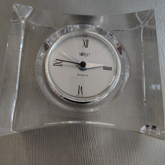 Mikasa Vintage Solitaire Crystal Clock - Picture 4 of 14